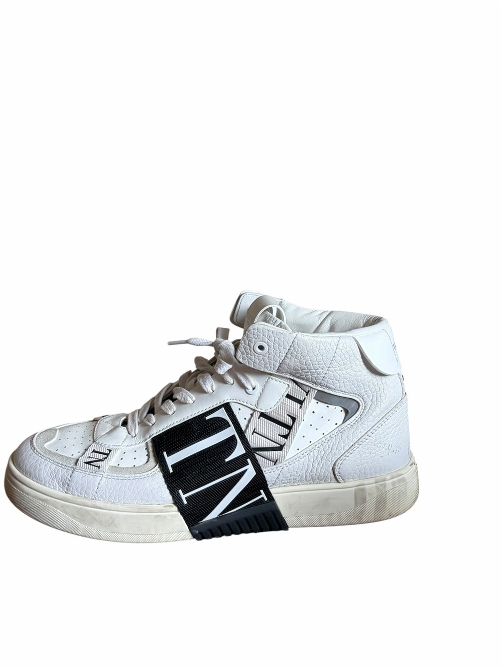 $1240 Valentino Garavani White VL7N High-Top Sneakers with Black Logo Strap